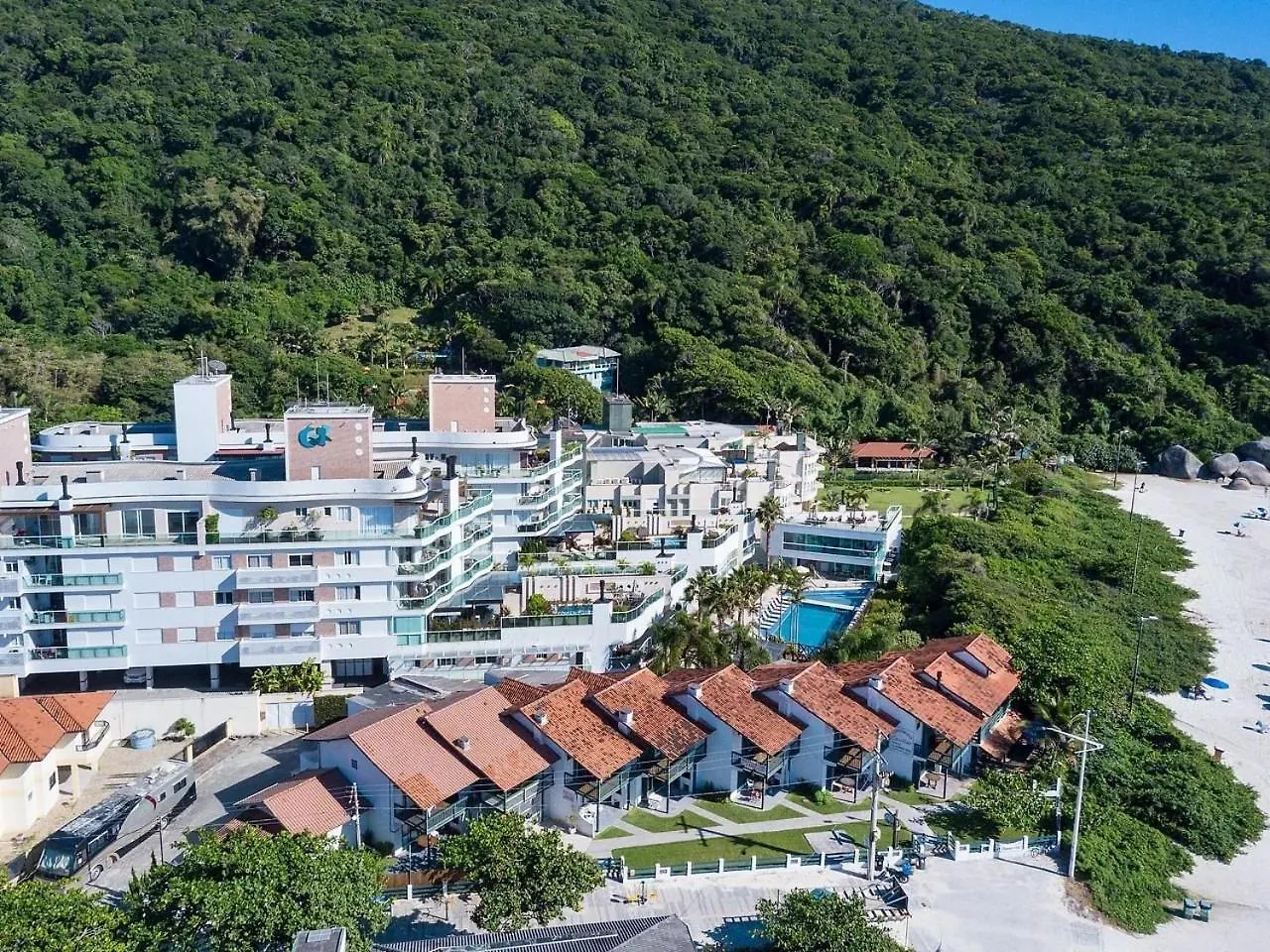 Varandas Do Atlantico 01B - Excelente Apartamento Em Condominio De Luxo A Beira Mar - Piscina Climatizada - Academia - Bombinhas