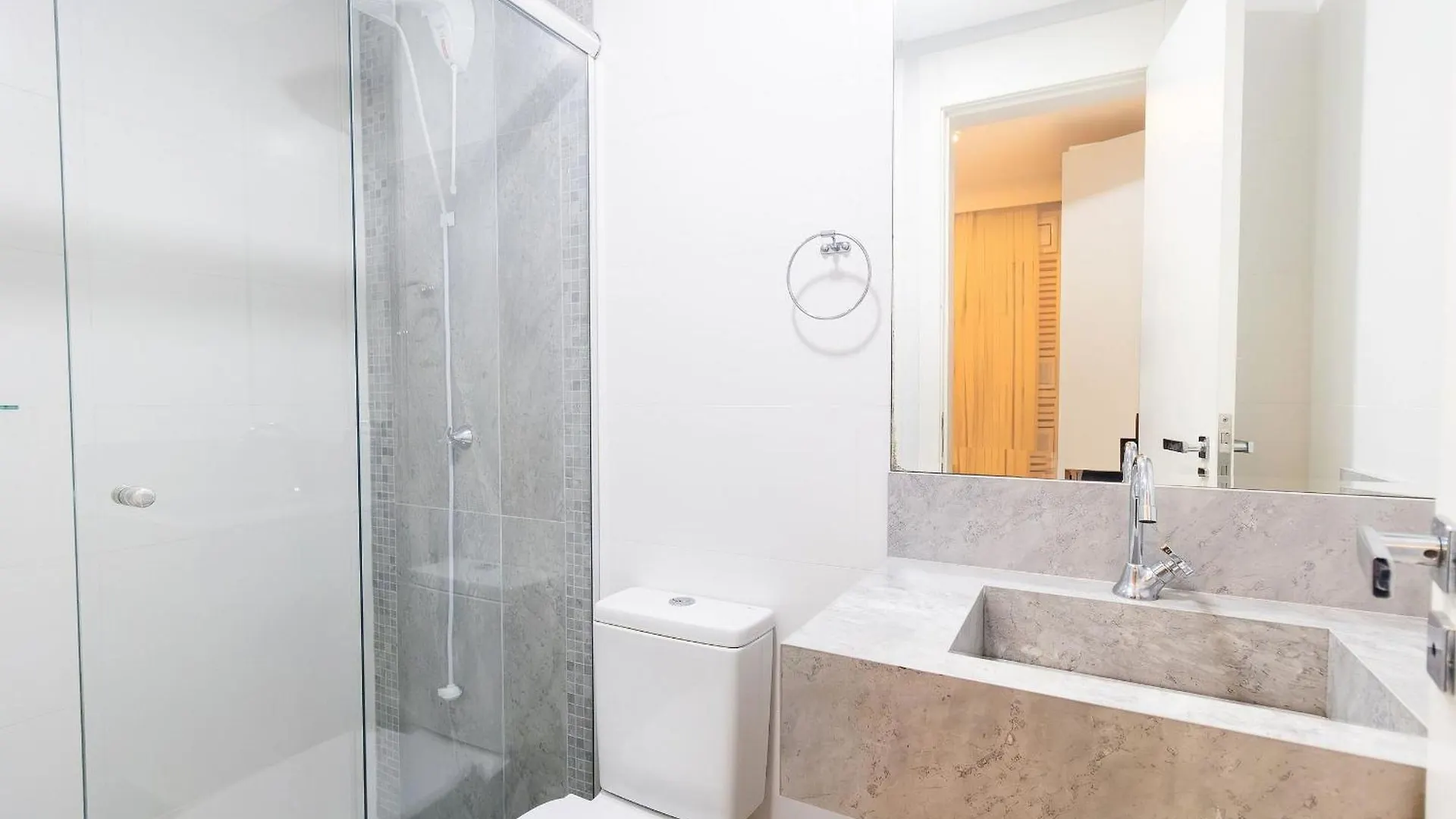 Apartment Varandas Do Atlantico 01B - Excelente Apartamento Em Condominio De Luxo A Beira Mar - Piscina Climatizada - Academia - Bombinhas
