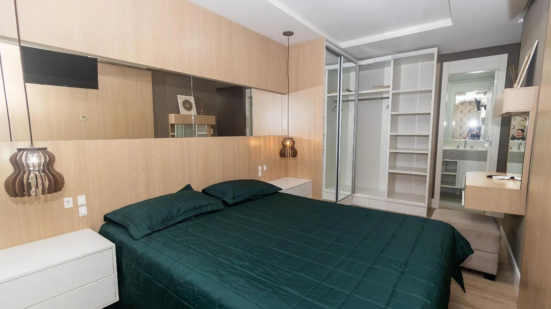 Varandas Do Atlantico 01B - Excelente Apartamento Em Condominio De Luxo A Beira Mar - Piscina Climatizada - Academia - Bombinhas Brazil