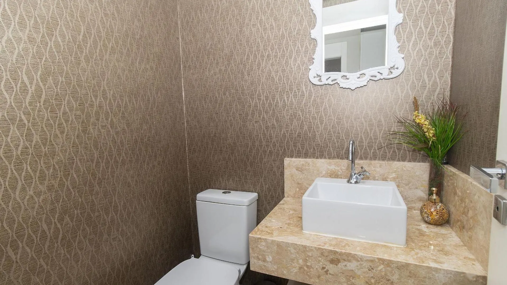 Varandas Do Atlantico 01B - Excelente Apartamento Em Condominio De Luxo A Beira Mar - Piscina Climatizada - Academia - Bombinhas Brazil