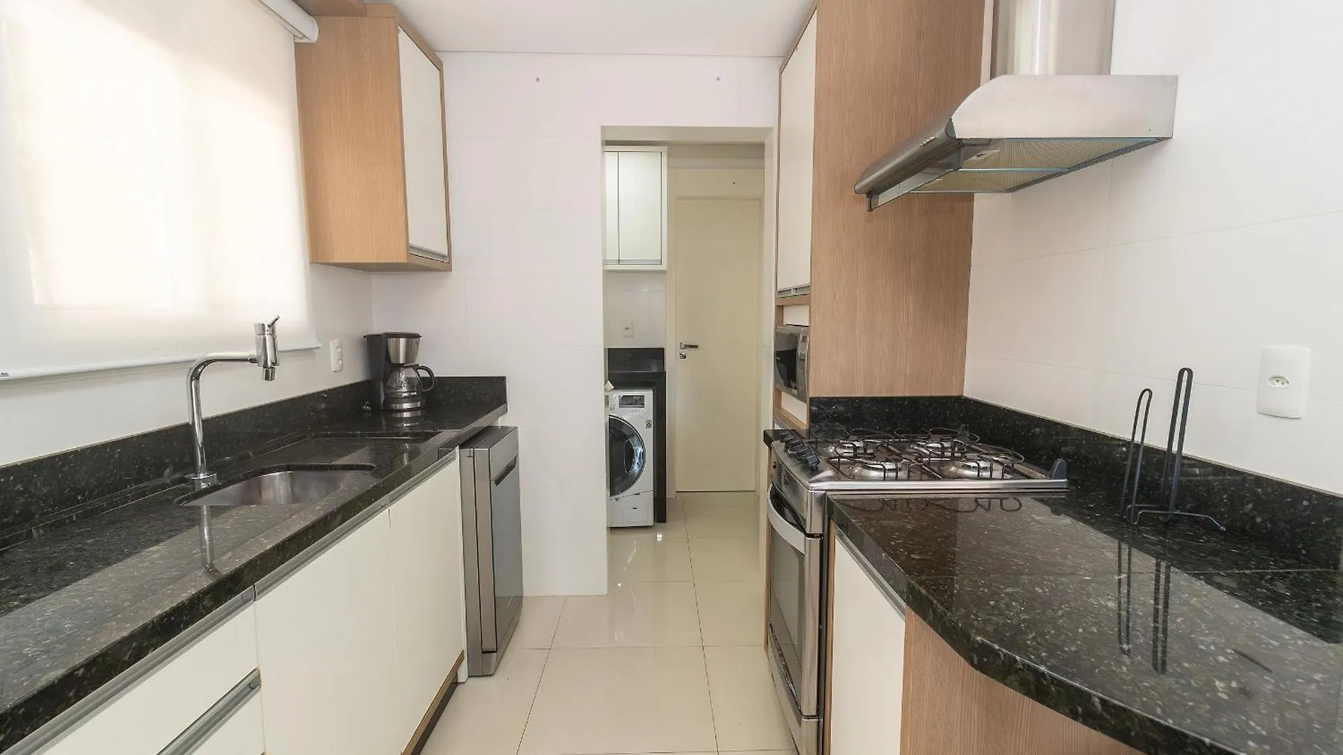 Varandas Do Atlantico 01B - Excelente Apartamento Em Condominio De Luxo A Beira Mar - Piscina Climatizada - Academia - Bombinhas