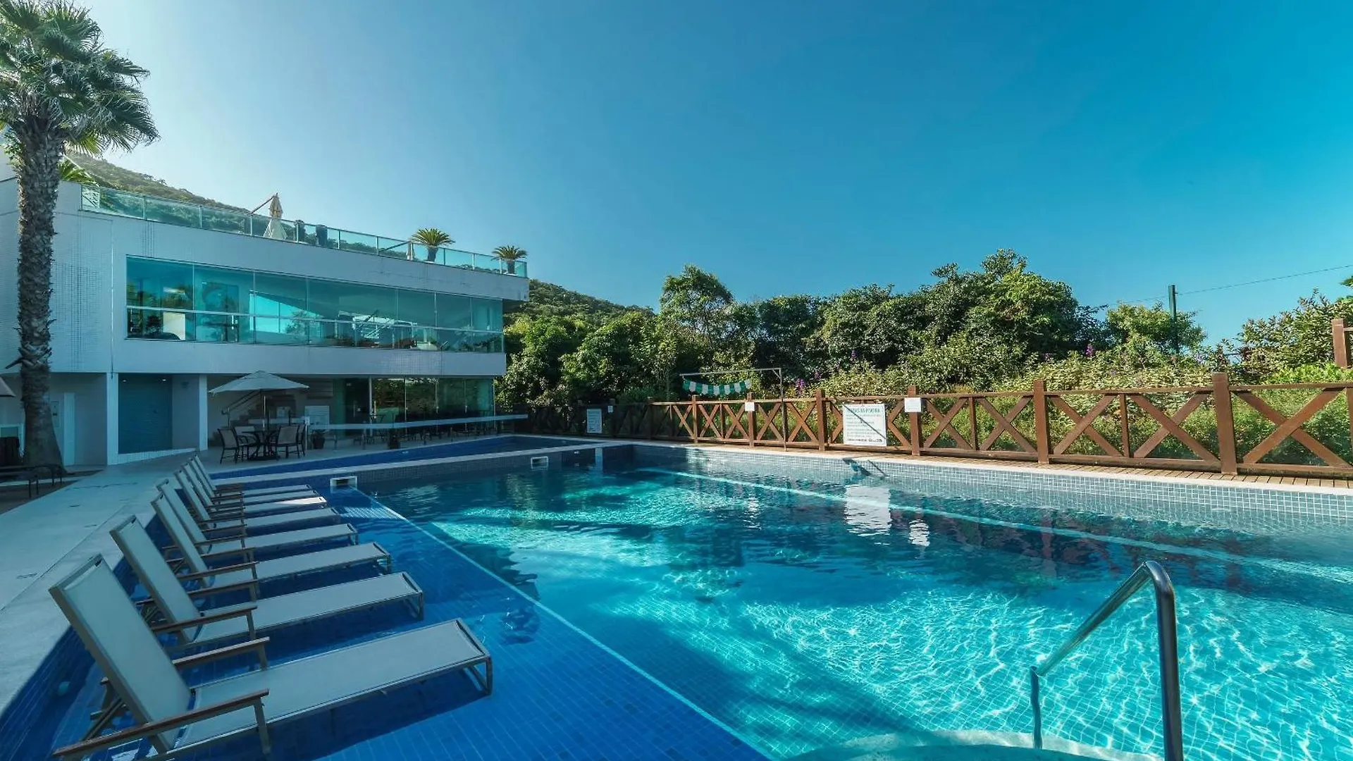 Varandas Do Atlantico 01B - Excelente Apartamento Em Condominio De Luxo A Beira Mar - Piscina Climatizada - Academia - Bombinhas Brazil